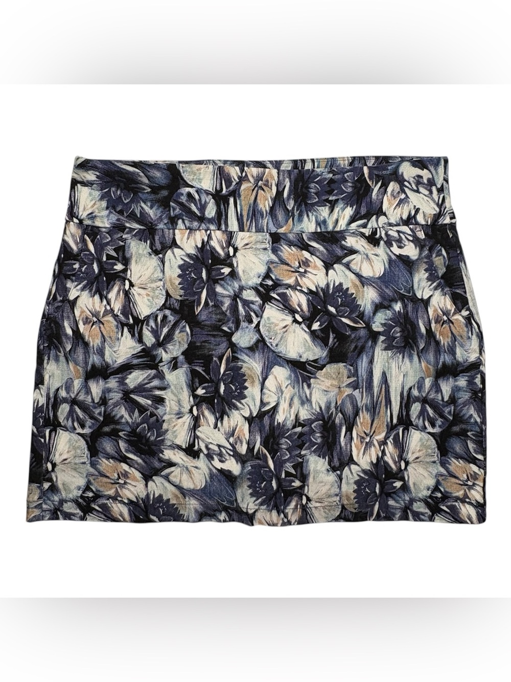 Size 12 Like New Navy, White, Beige Floral Stretchy Pull-On Casual Skort